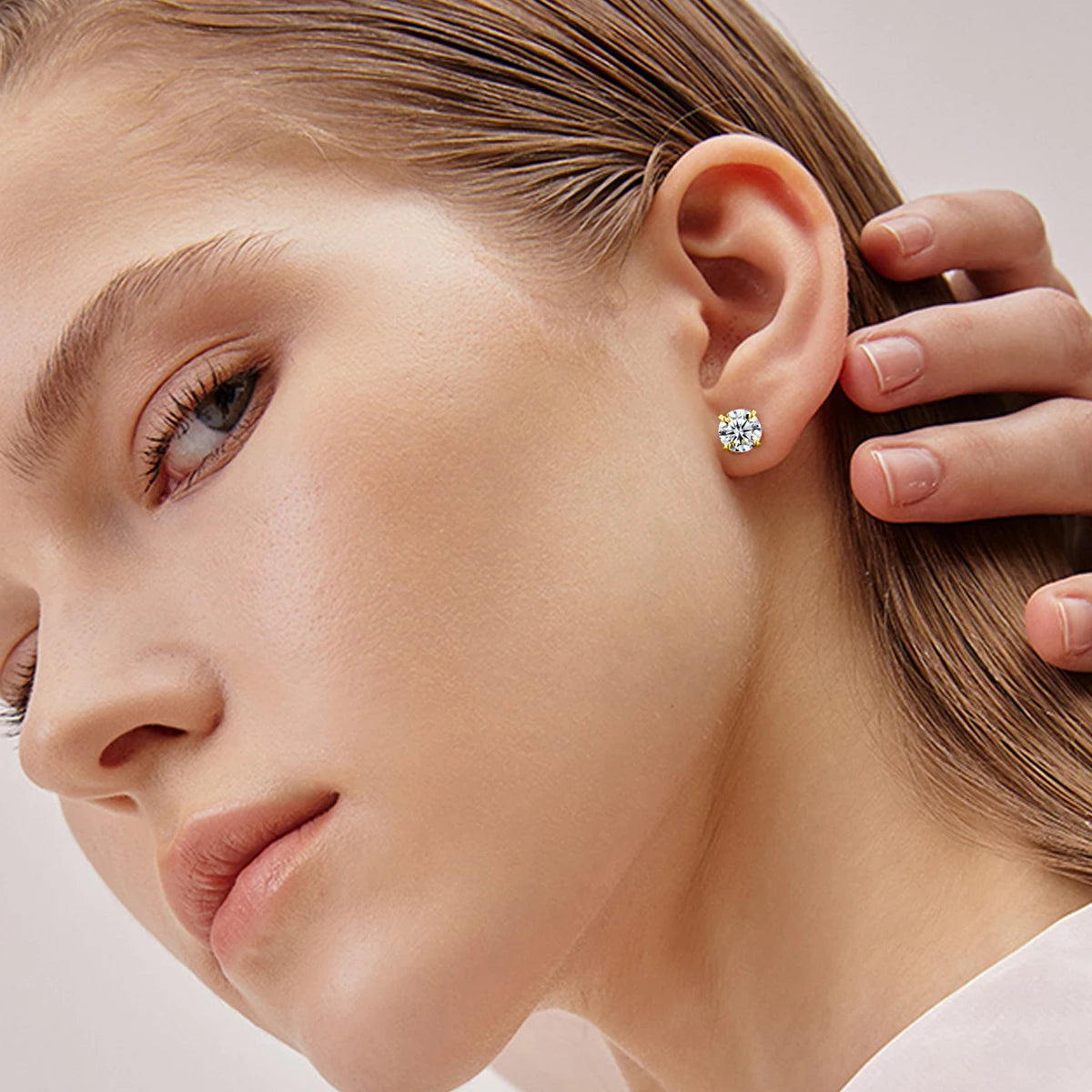 Eclat Moissanite Stud Earrings